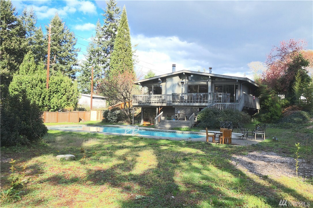 Property Photo:  2261 95th Ave NE  WA 98004 