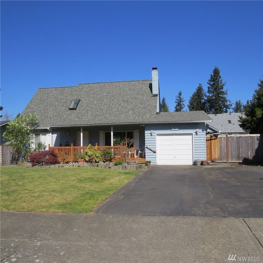 Property Photo: 1801 37th Wy SE WA 98002