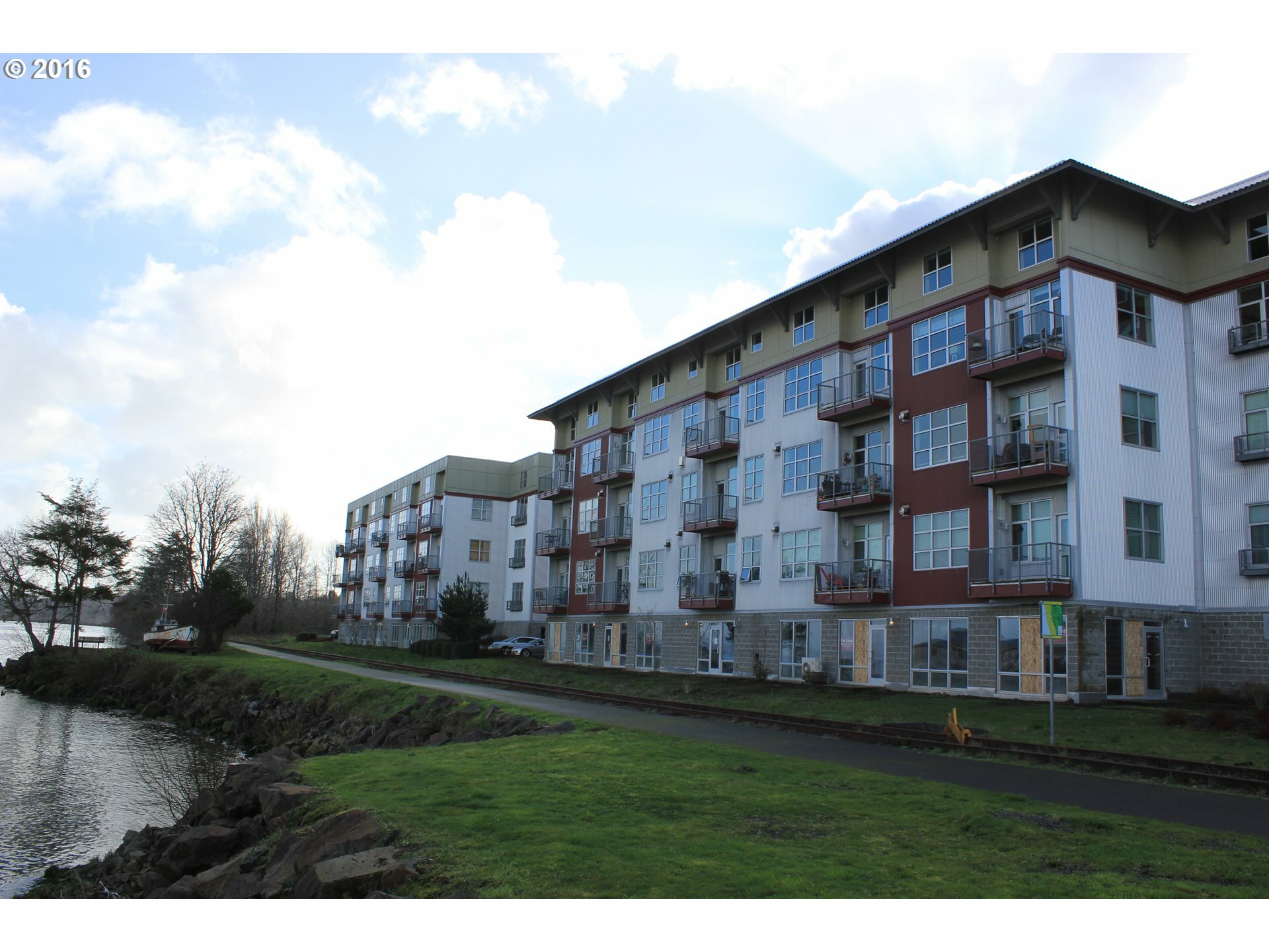 Property Photo: 3930 Abbey Ln 304A OR 97103