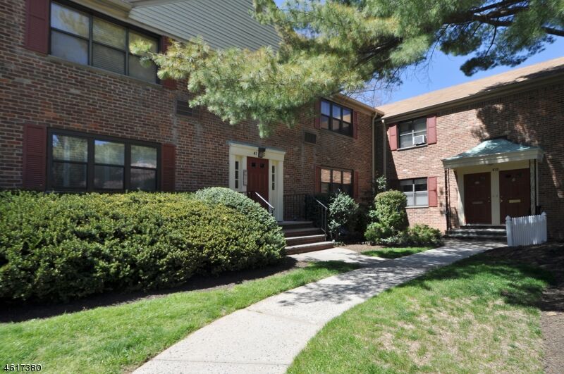 Property Photo:  41 Sandra Cir 4C  NJ 07090 