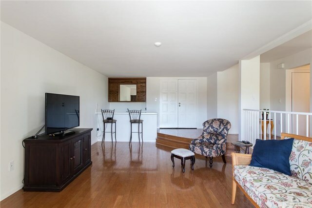 Property Photo: 1321 Beryl Street 203 CA 90277