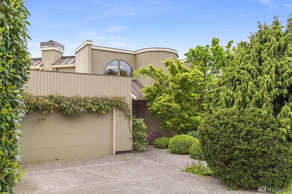 Property Photo:  925 1st Street S  WA 98033 