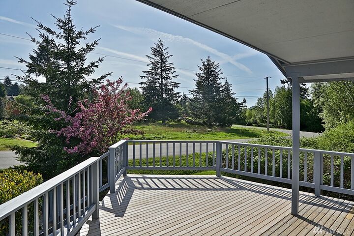 Property Photo:  1118 Stark St  WA 98239 