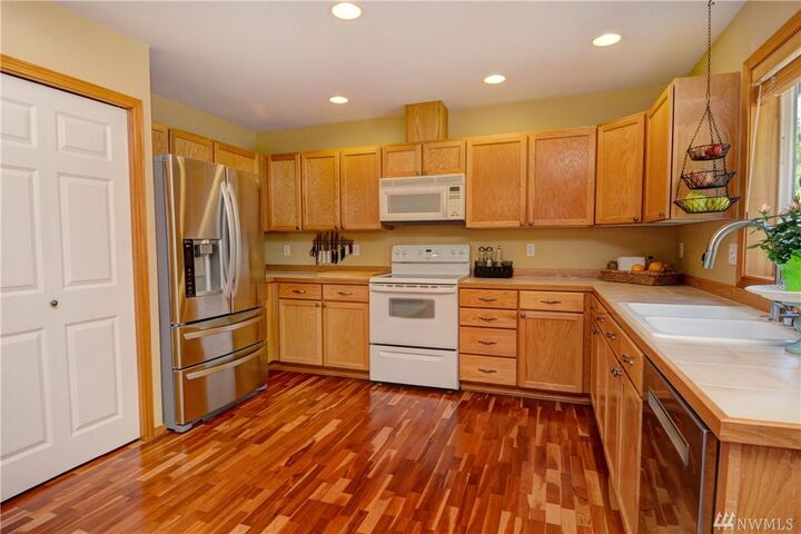 Property Photo:  821 180th St SW  WA 98037 