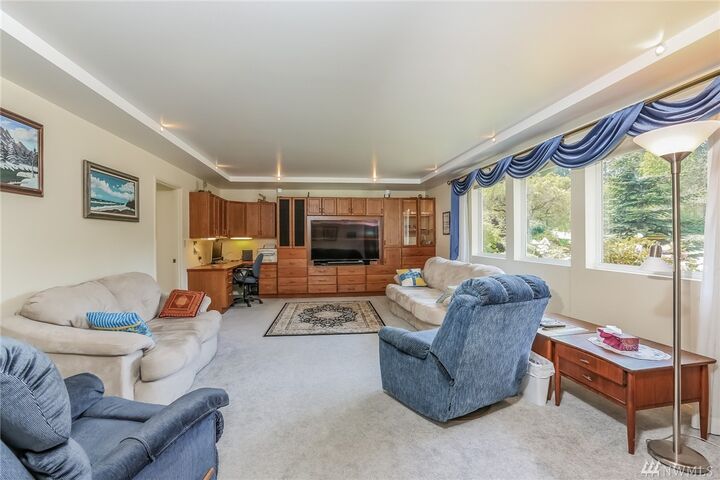 Property Photo:  24424 43rd Ave S  WA 98032 