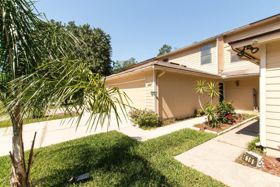 Property Photo: 4107 Hidden Branch Drive N FL