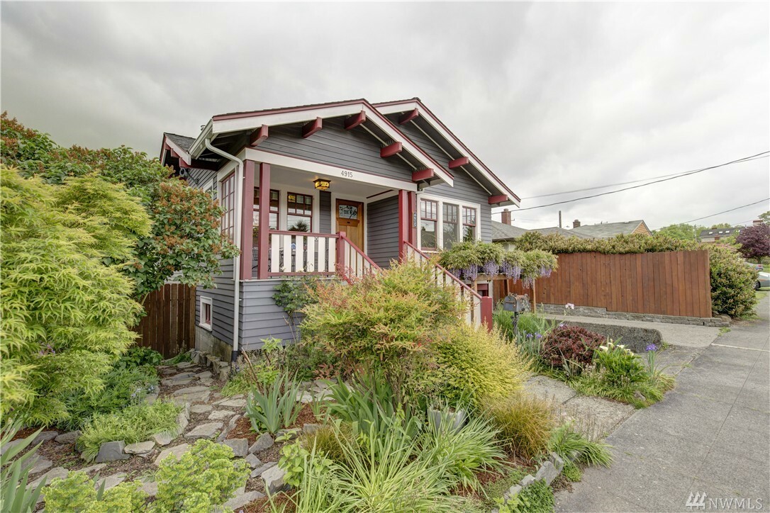 Property Photo:  4915 12th Ave S  WA 98108 