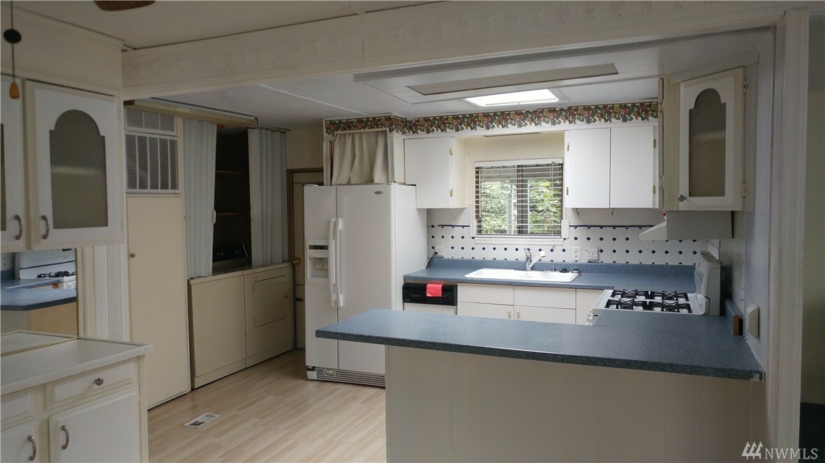 Property Photo: 2302 R St SE 69 WA 98002