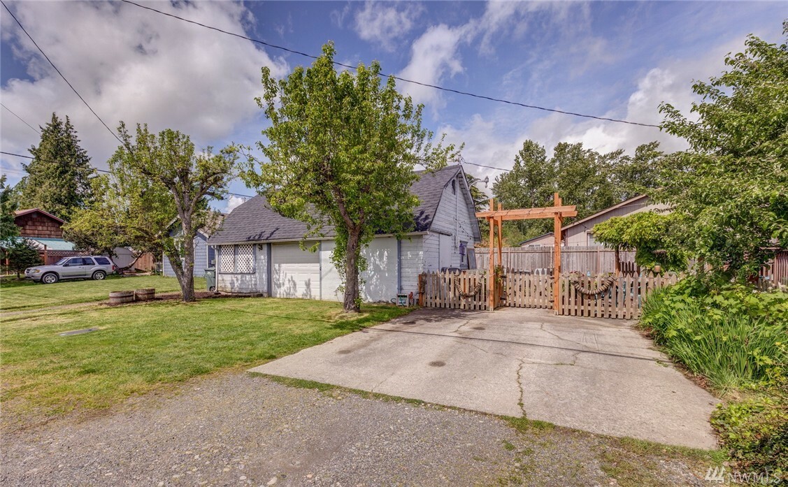 Property Photo:  2801 Xenia St  WA 98226 