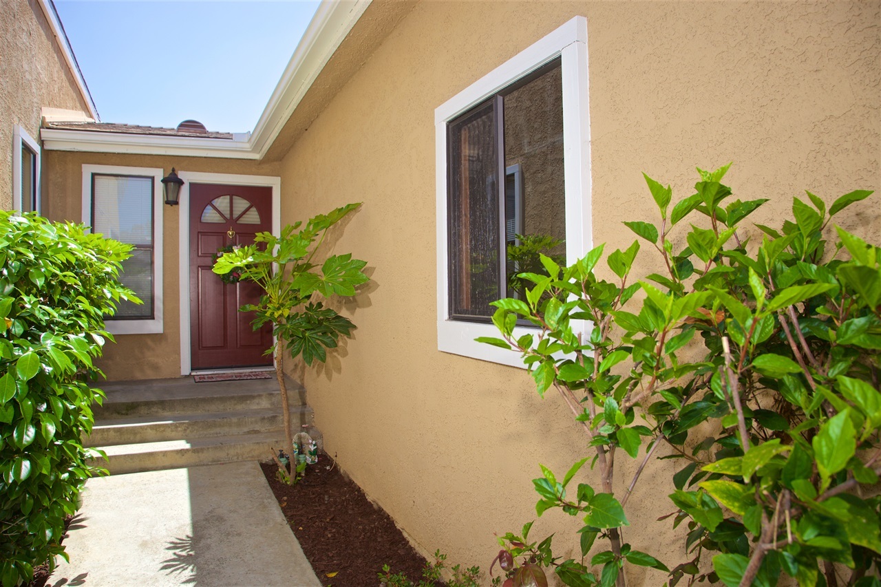 Property Photo:  1044 Badger Way  CA 92081 