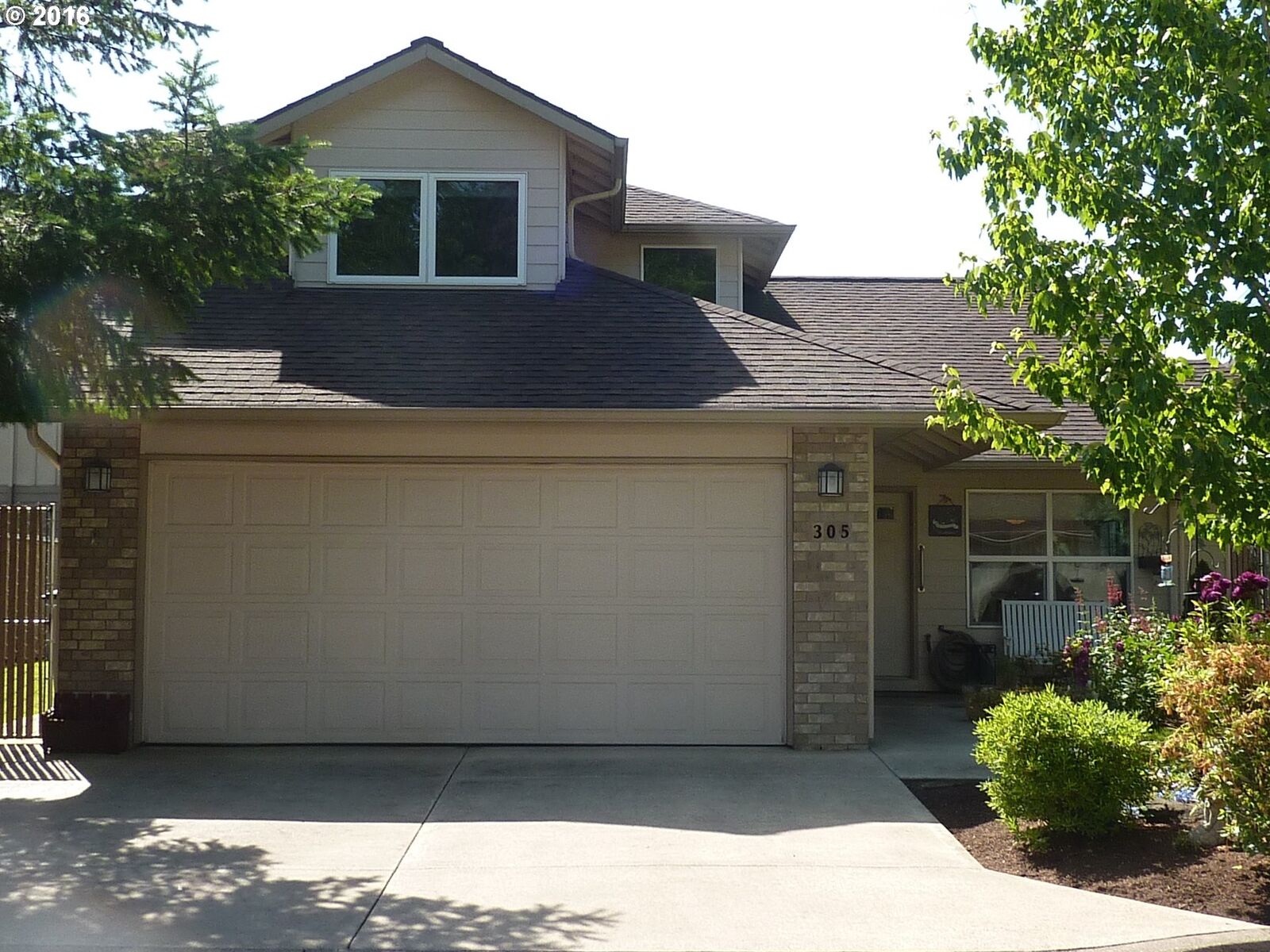 Property Photo:  
