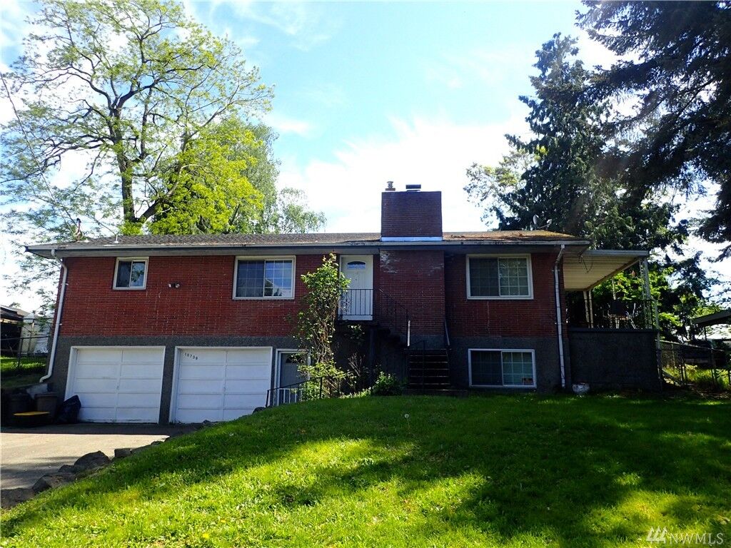 Property Photo: 10738 17th Ave SW WA 98146