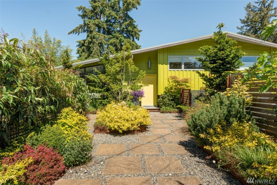 Property Photo:  240 S 182nd St  WA 98148 