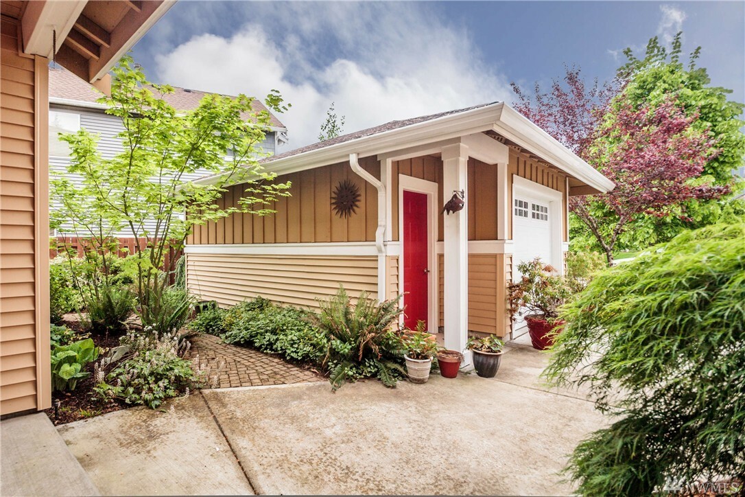 Property Photo:  6737 Montevista Dr SE  WA 98092 