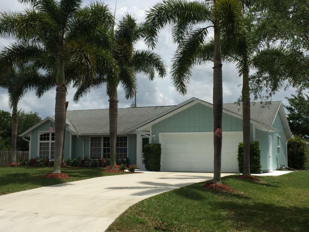 Property Photo:  762 SW Colleen Avenue  FL 34983 