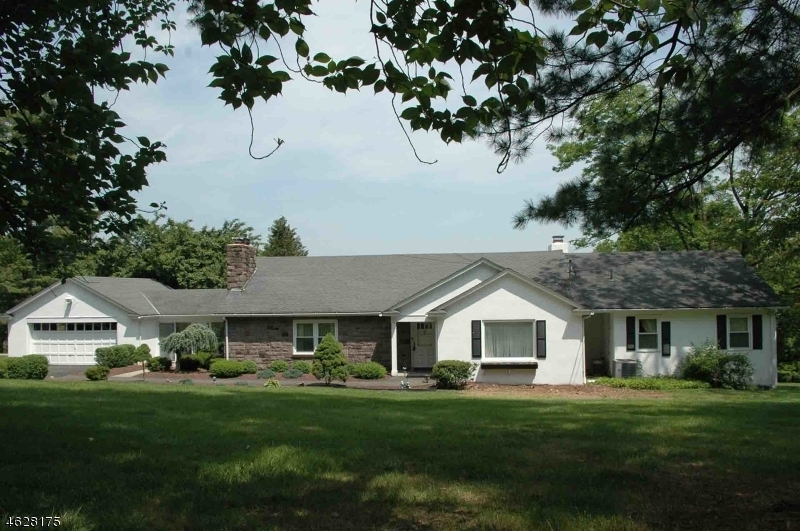 Property Photo:  27 Fox Grape Road  NJ 08822 