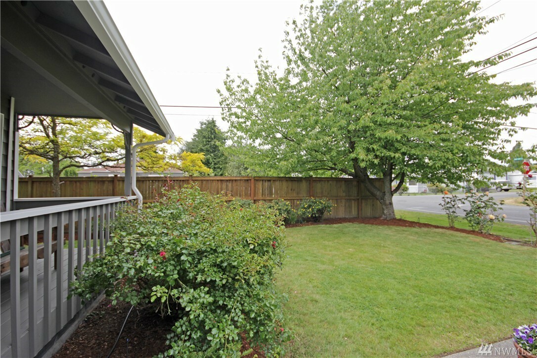 Property Photo:  1061 SW 149 St  WA 98166 