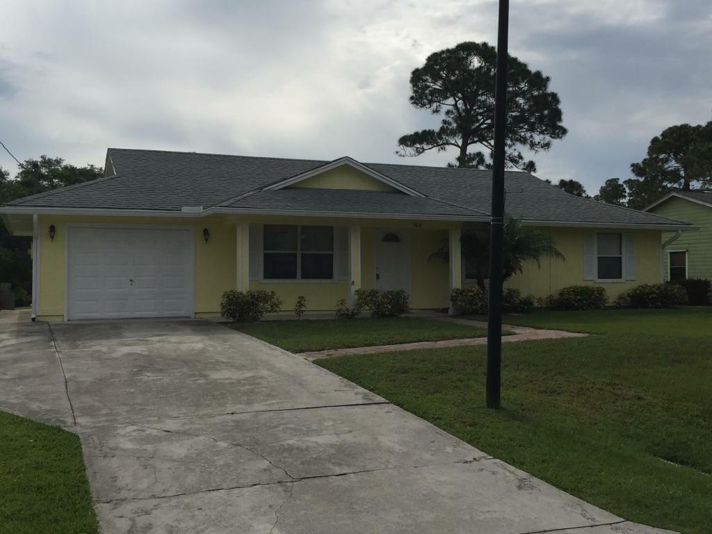 Property Photo:  5812 Birch Drive  FL 34982 