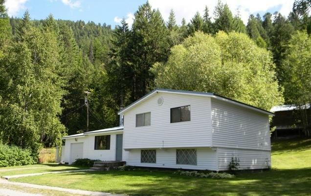 Property Photo:  2904 G Deep Lake Boundary Rd  WA 99114 