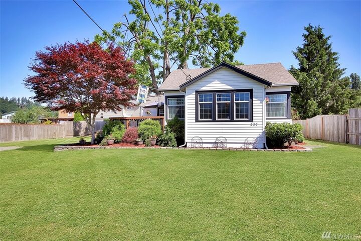 Property Photo: 229 5th Avenue N WA 98001