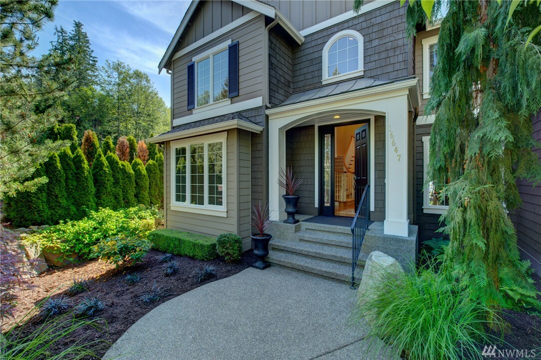 Property Photo:  16647 SE 70th St  WA 98006 