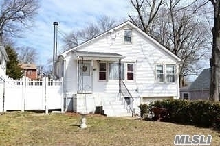 Property Photo:  40 Locust Road  NY 11792 