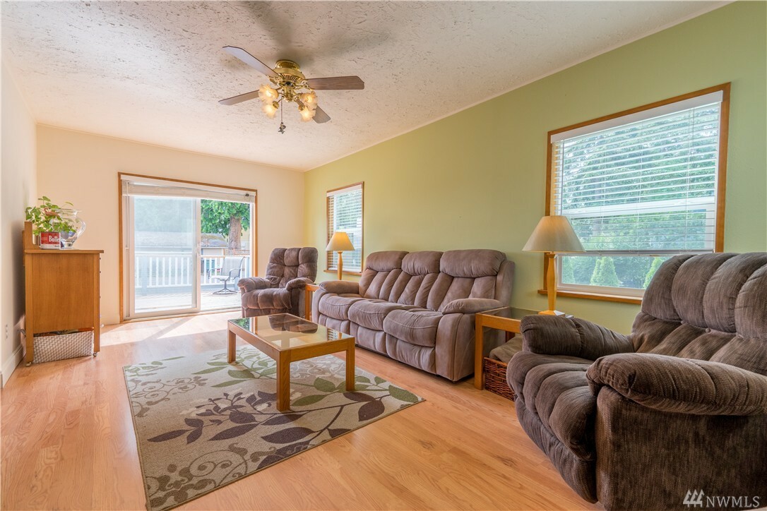 Property Photo: 3026 Kulshan St WA 98225