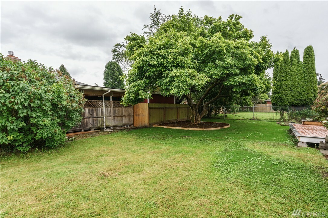 Property Photo:  604 S Pine St  WA 98233 