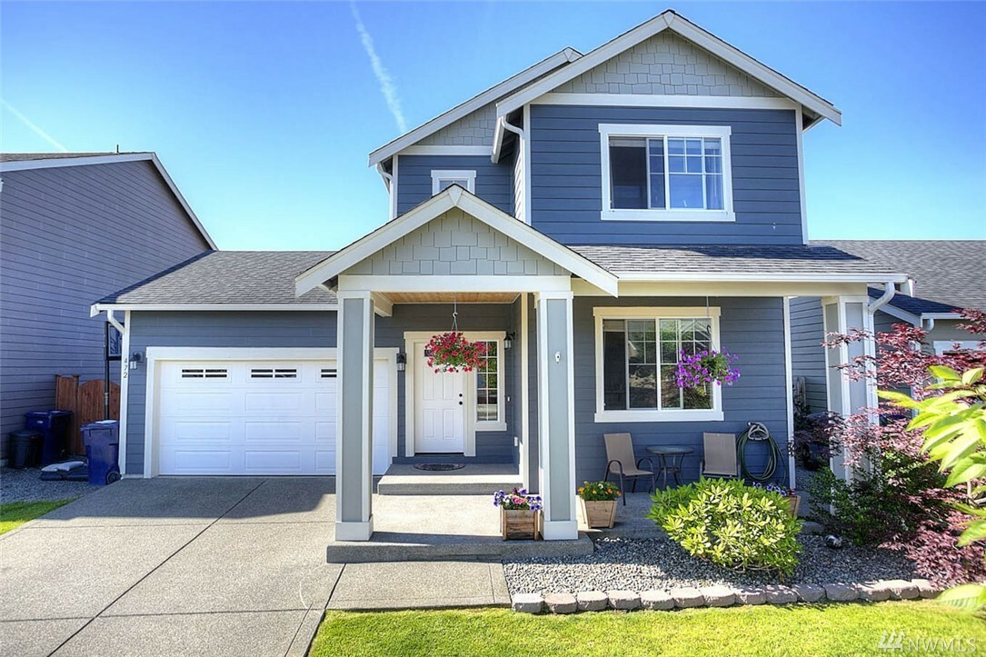 Property Photo:  472 Petersen Dr E  WA 98022 