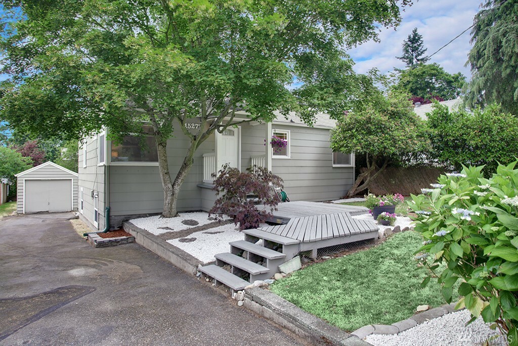 Property Photo:  15273 6th Ave NE  WA 98155 