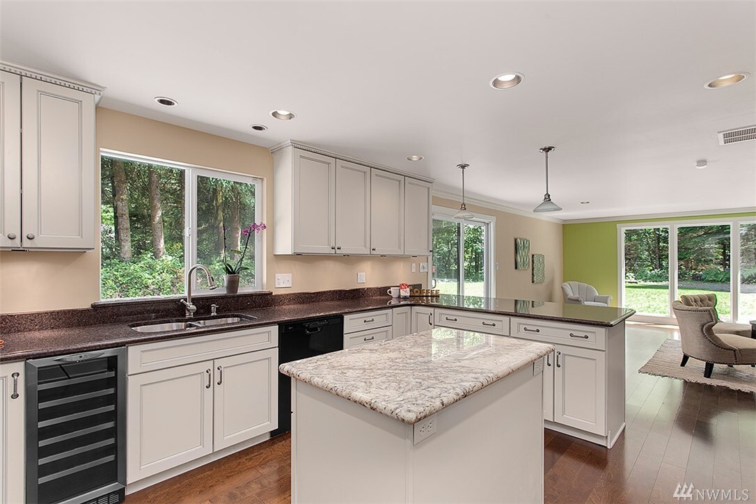 Property Photo: 17528 228th Place NE WA 98077