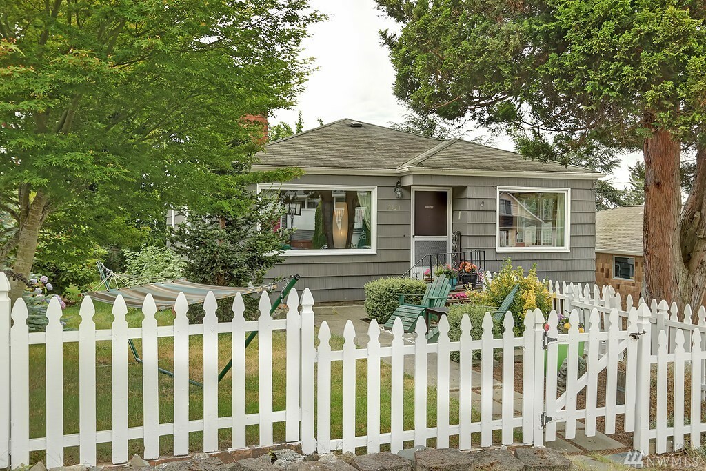 Property Photo:  2131 N 86th St  WA 98103 