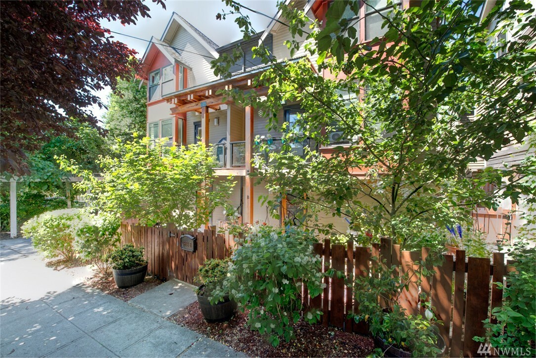 Property Photo:  3633 Greenwood Ave N A  WA 98103 