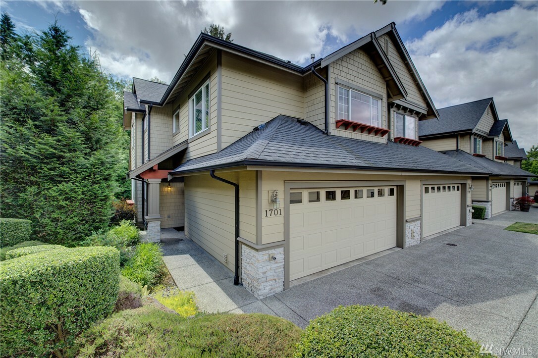 Property Photo:  13824 N Creek Dr 1701  WA 98012 