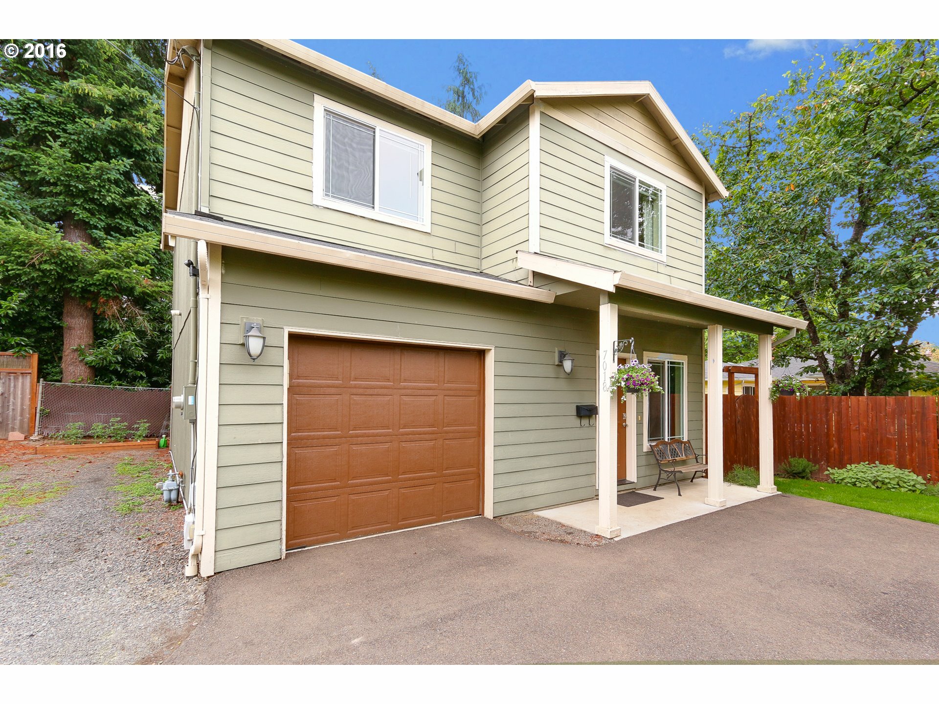 Property Photo:  7018 SE 45th Ave  OR 97206 