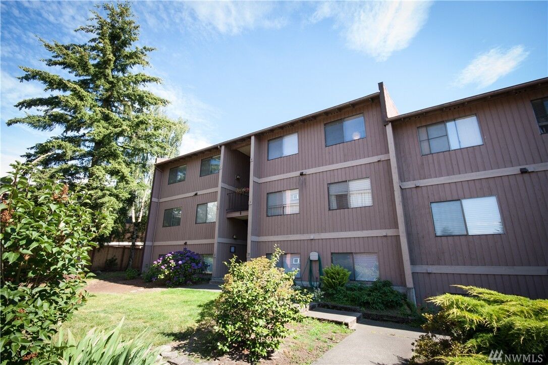 Property Photo: 17430 Ambaum Blvd S 30 WA 98148