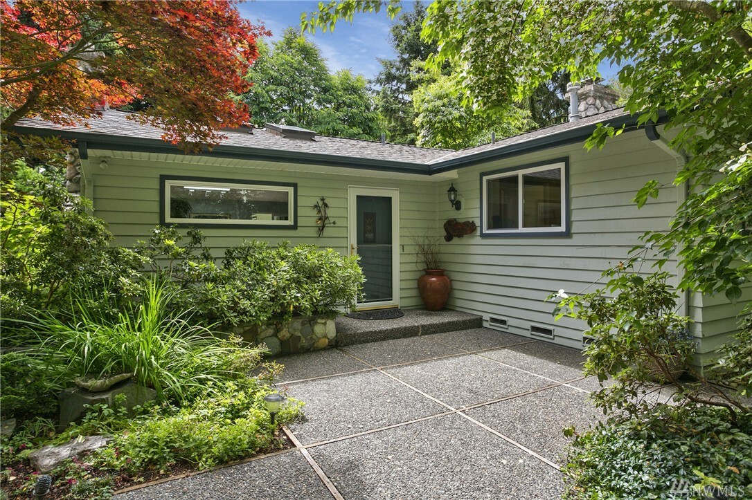 Property Photo: 22909 E Echo Lake Rd WA 98296