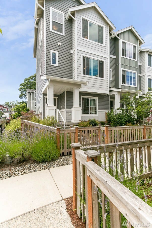 Property Photo: 6550 High Point Dr SW WA 98126