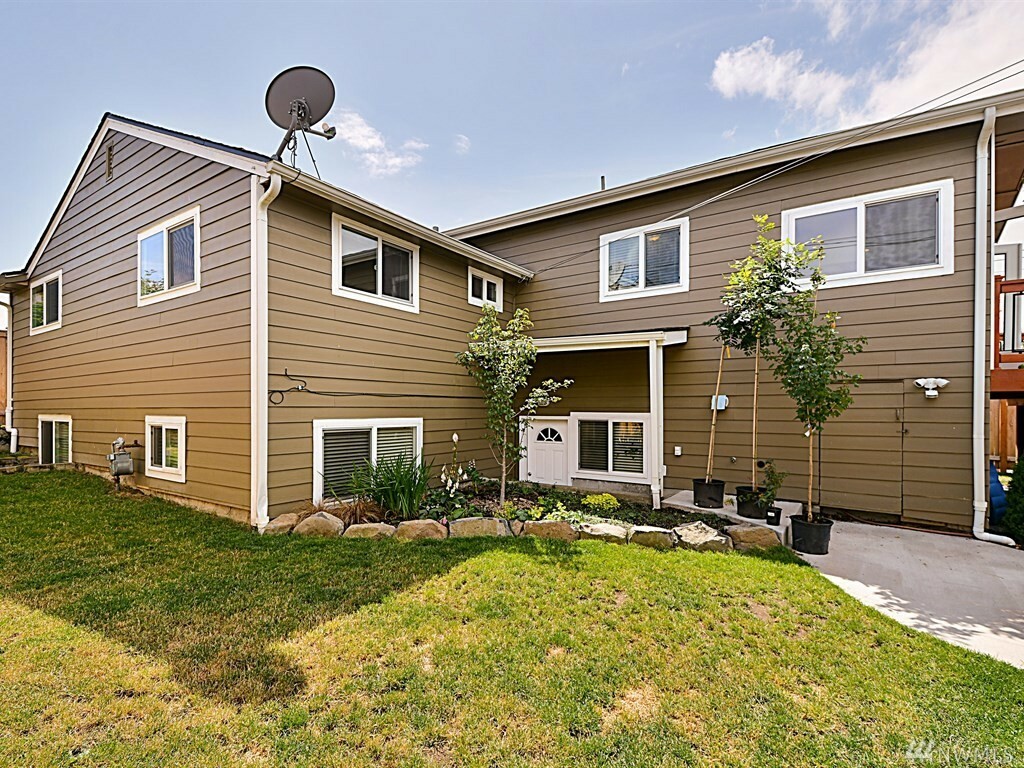 Property Photo:  5957 45th Ave SW  WA 98136 