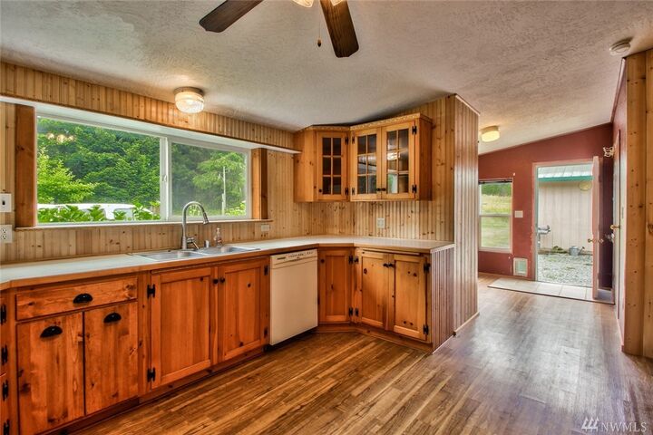 Property Photo: 24478 Newberg Rd WA 98284