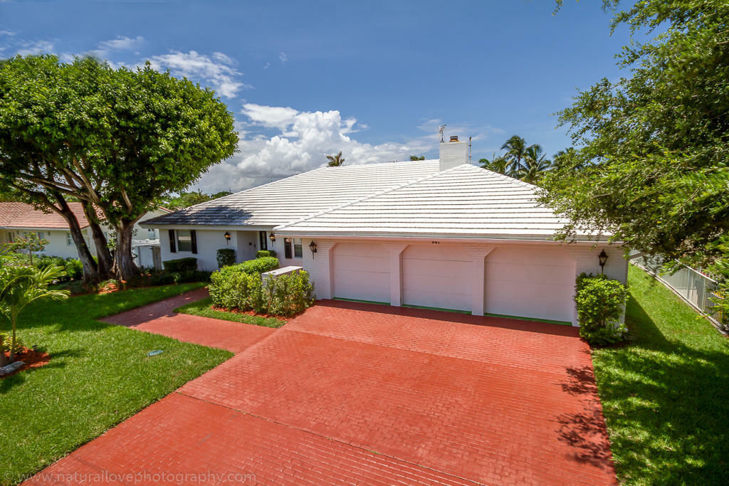 Property Photo:  941 Dogwood Drive  FL 33483 