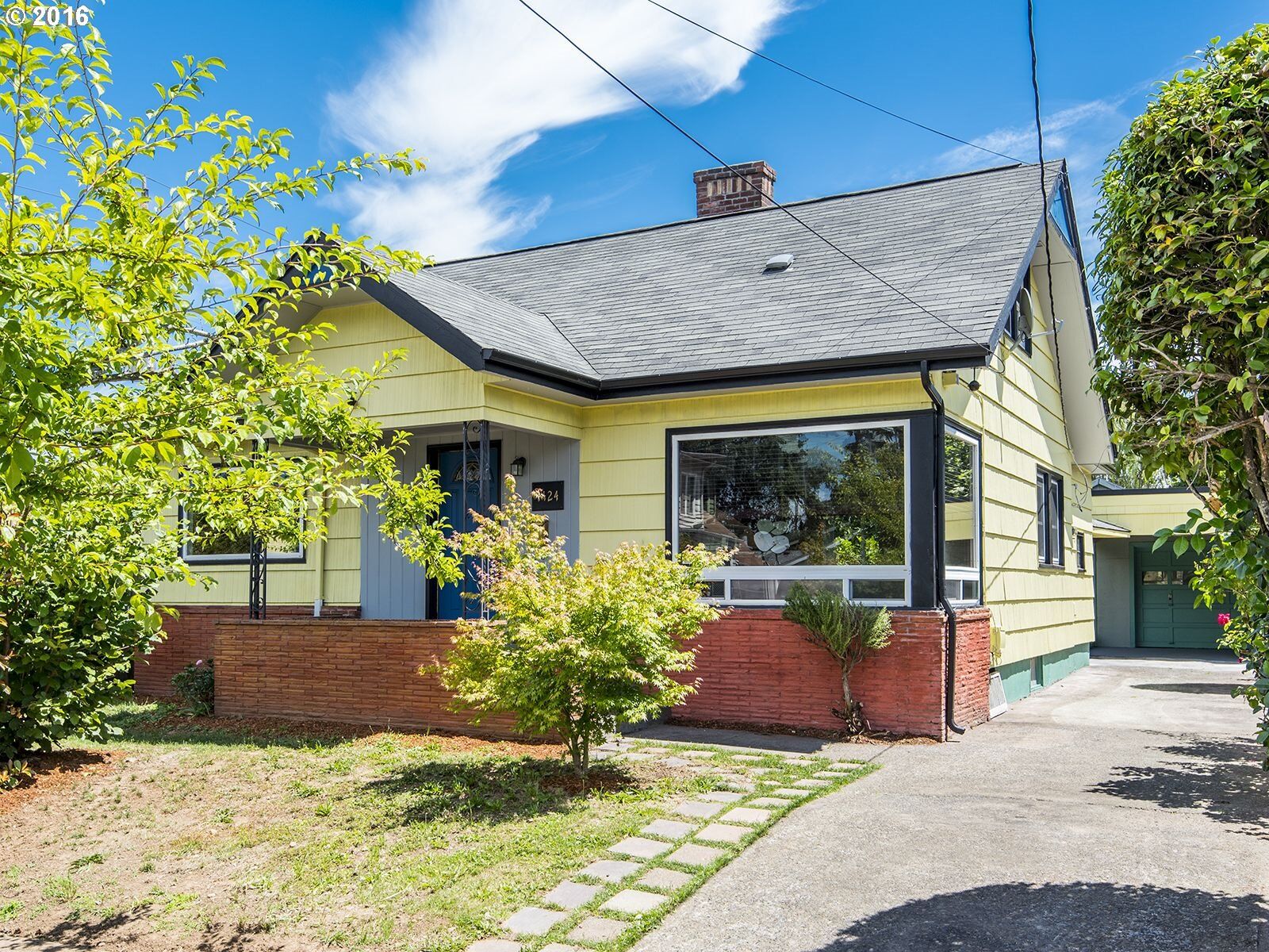 Property Photo:  1424 NE 77th Ave  OR 97213 