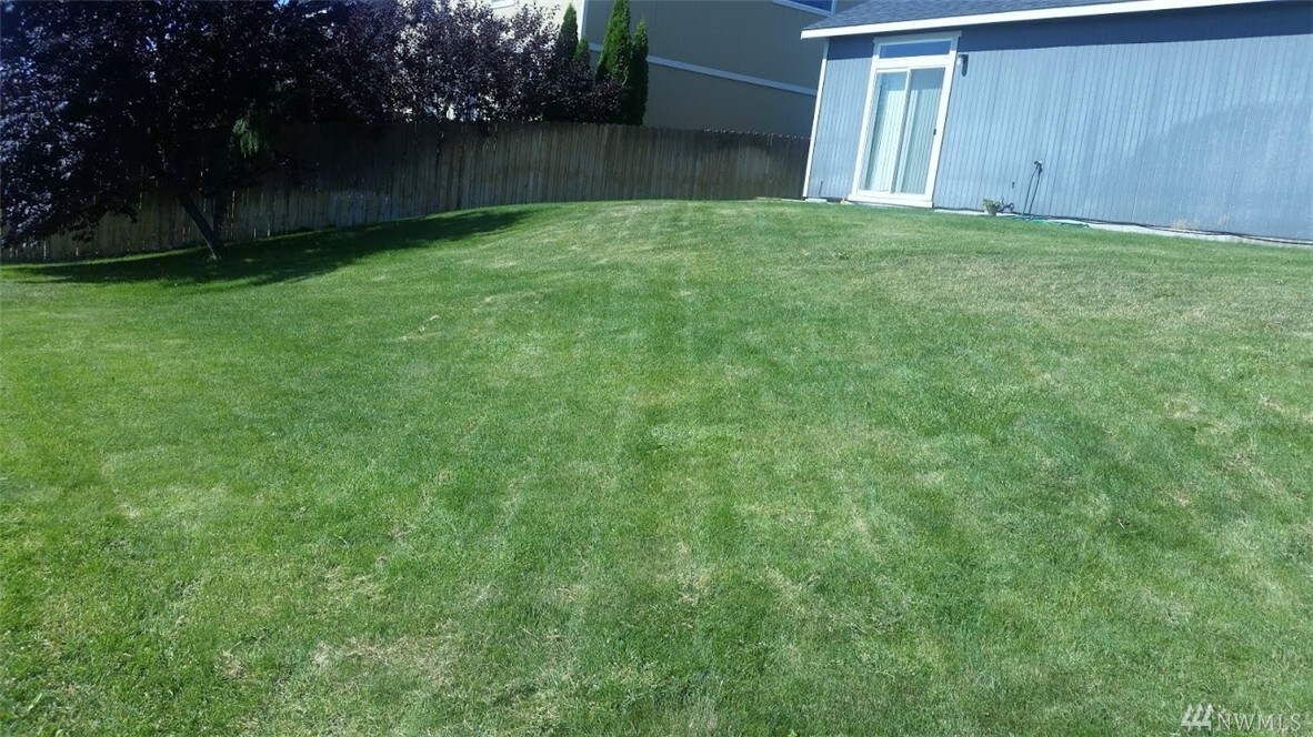 Property Photo: 521 N Mississippi Dr WA 98837
