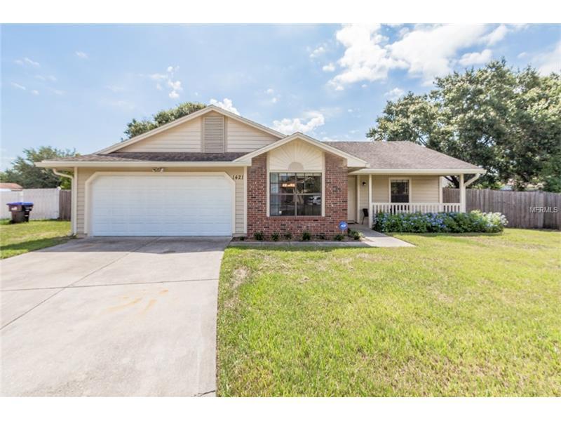 Property Photo: 1421 High Grove Way FL 32818