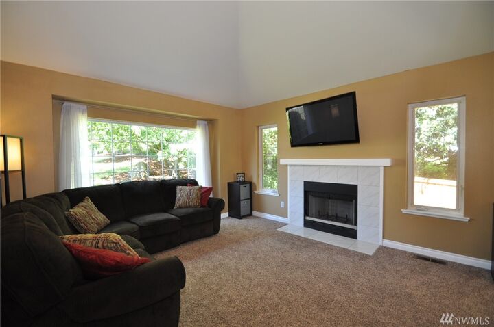 Property Photo: 1422 Mitchell Dr NE WA 98258