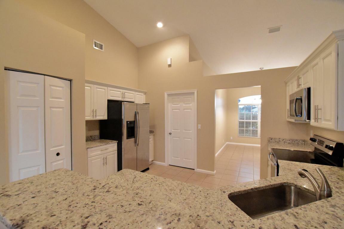 Property Photo:  611 SW McCoy Avenue  FL 34953 