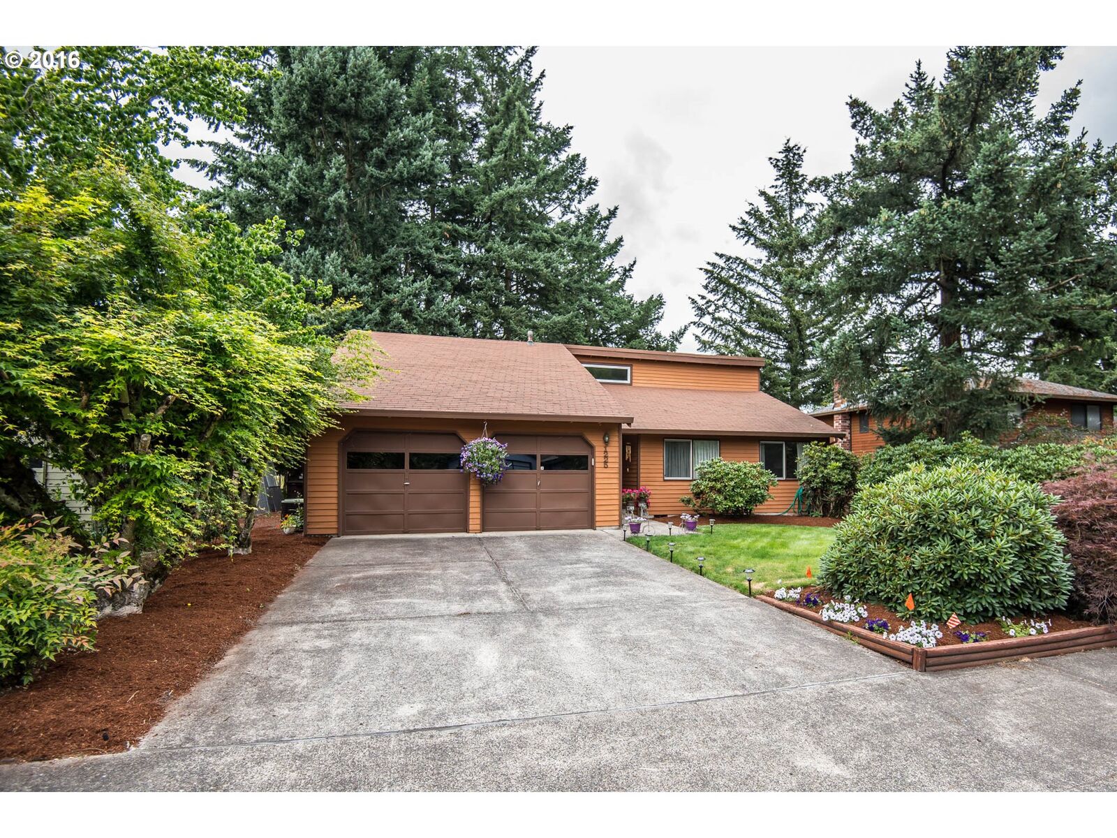 Property Photo: 1225 SE Jacquelin Dr OR 97123