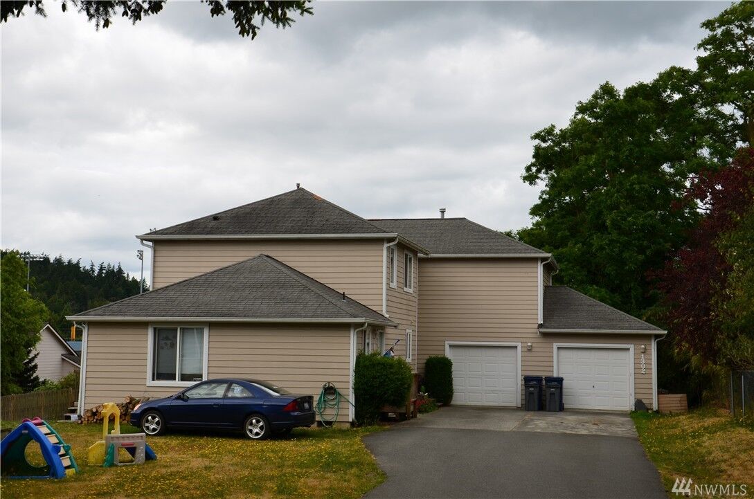 Property Photo:  1302 H Ave  WA 98221 