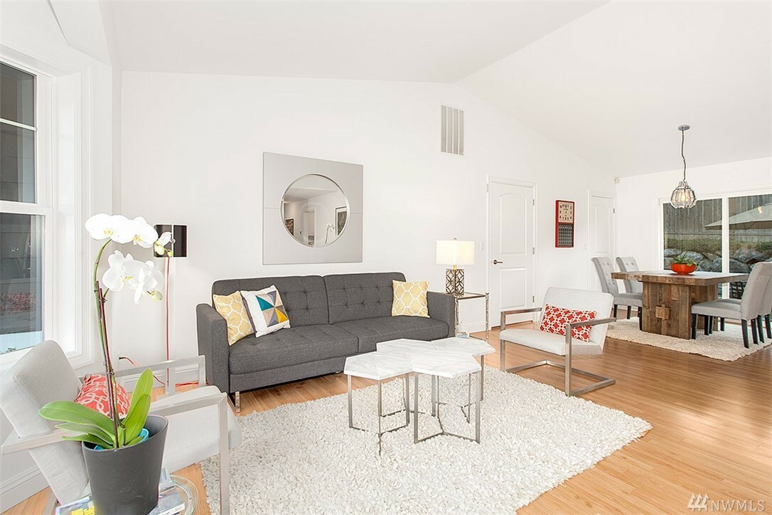 Property Photo: 9727 Slater Ave NE WA 98033