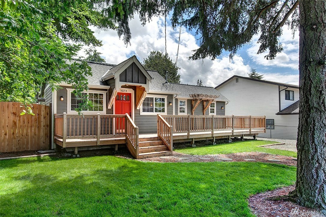 Property Photo:  16214 12th Ave SW  WA 98166 